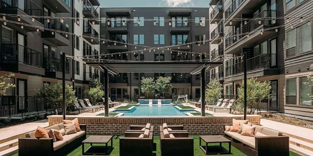 Amelia at Farmers Market 5