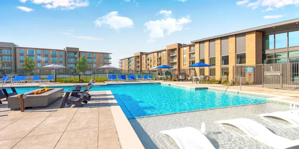 Axis Grand Crossing 5