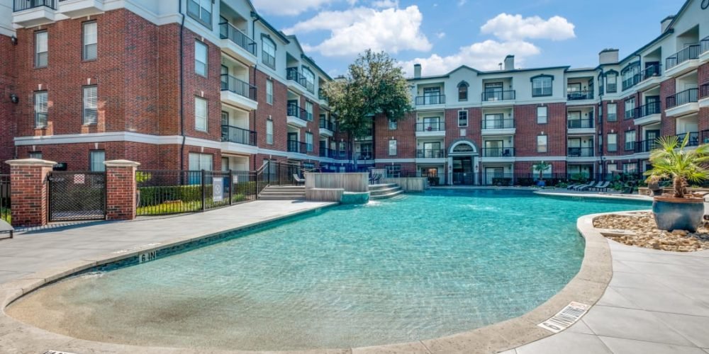 Gateway East at the Arts District 5