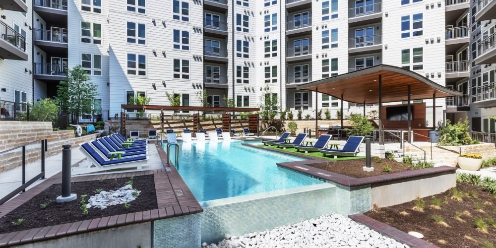 Korina at the Grove 5