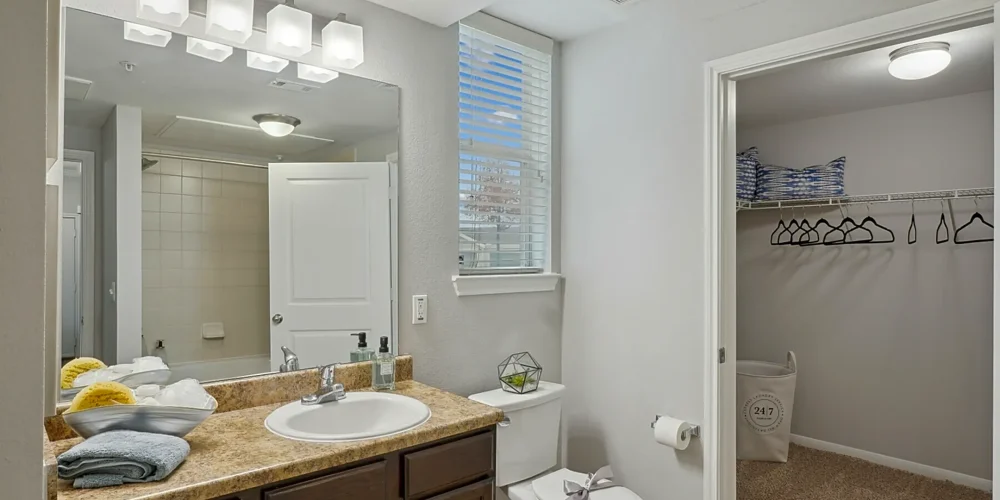 The Henry at Woodland Hills 3