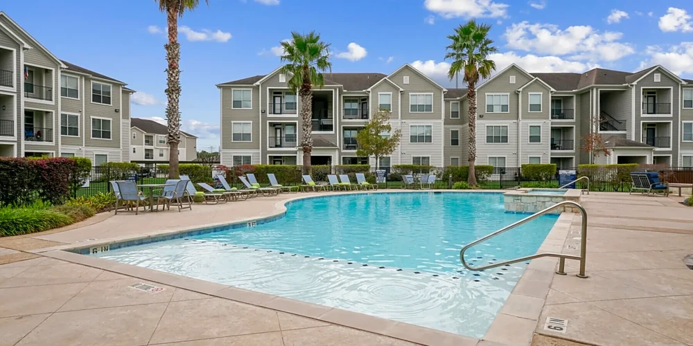 The Henry at Woodland Hills 5