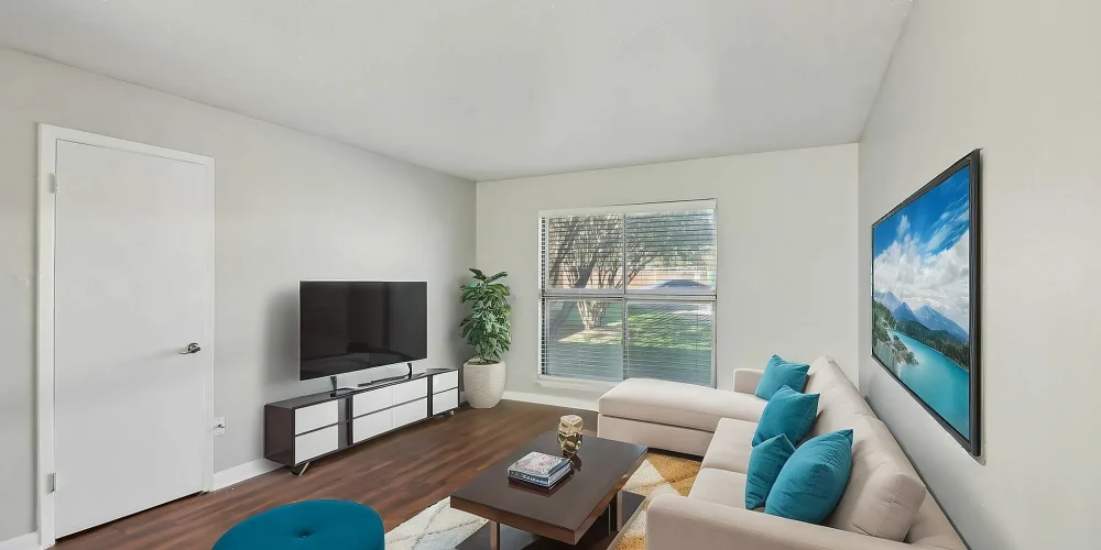 The Xander at James 1